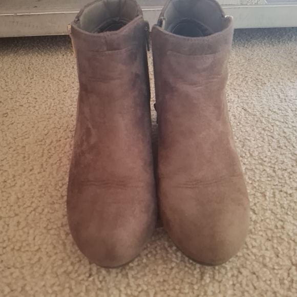 Dream Pairs Shoes - Woman's Tan Suede Ankle Boots